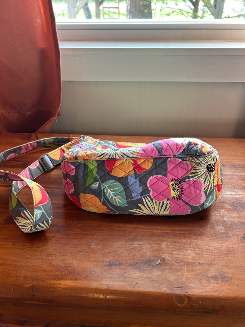 VERA BRADLEY Jazzy Blooms Quilted Tote Purse - Picture 8 of 9